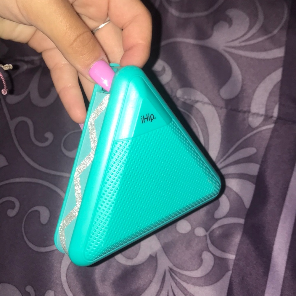 Small ihip speaker